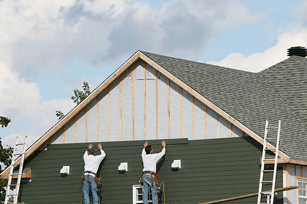 Professional Emergency Siding Repair technician working in Mechanicstown, OH
